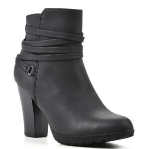 White Mountain NIB All weather Spade Heeled Booties Wide Width 7W